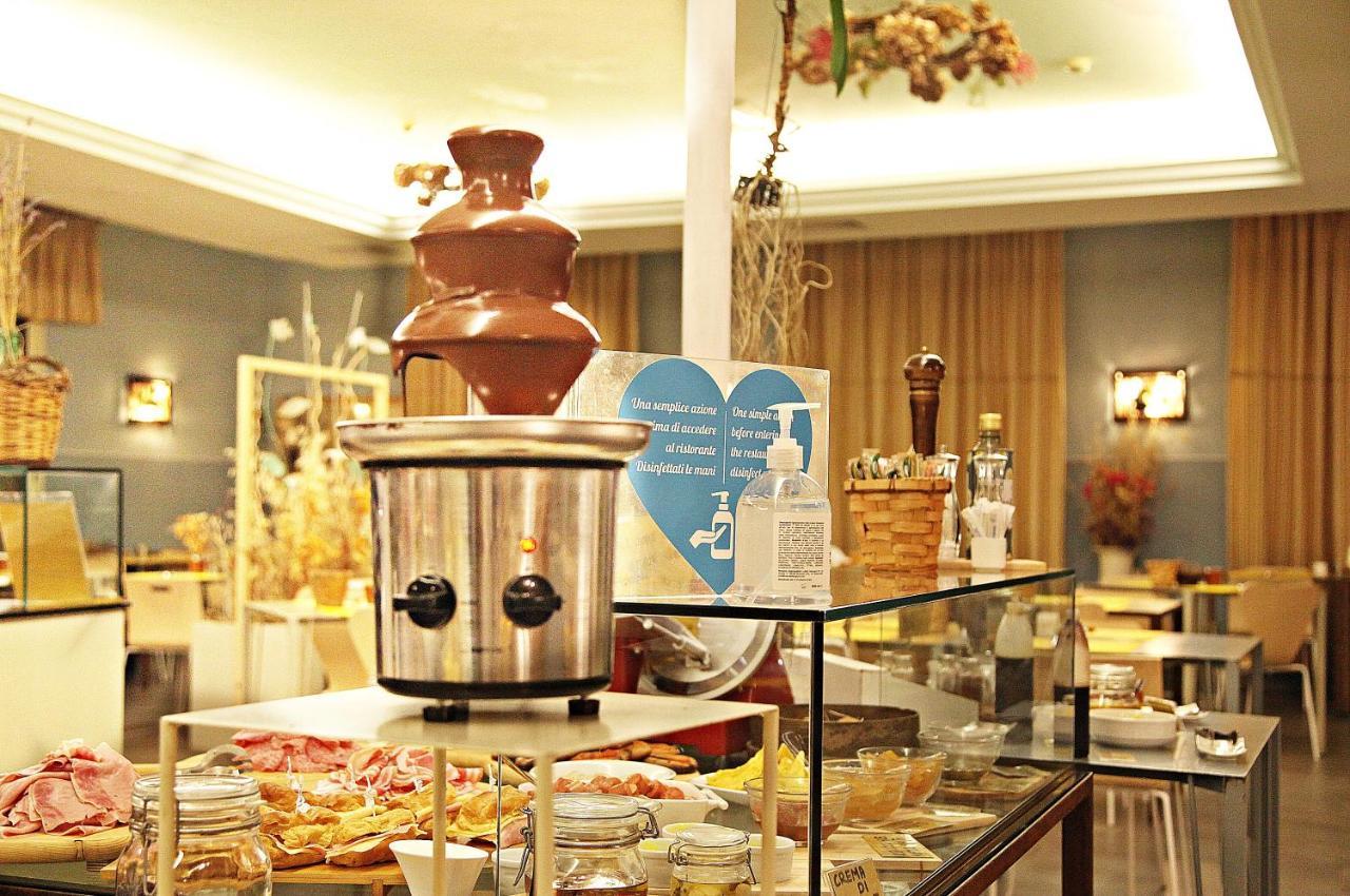 Hotel Corallo Ріміні Екстер'єр фото