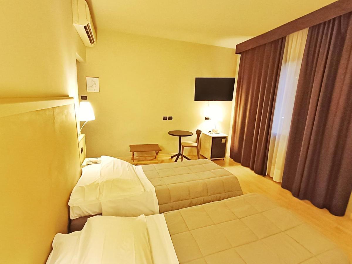 Hotel Corallo Ріміні Екстер'єр фото