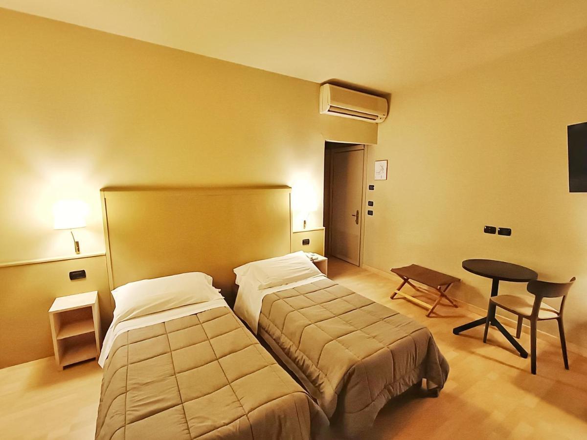 Hotel Corallo Ріміні Екстер'єр фото