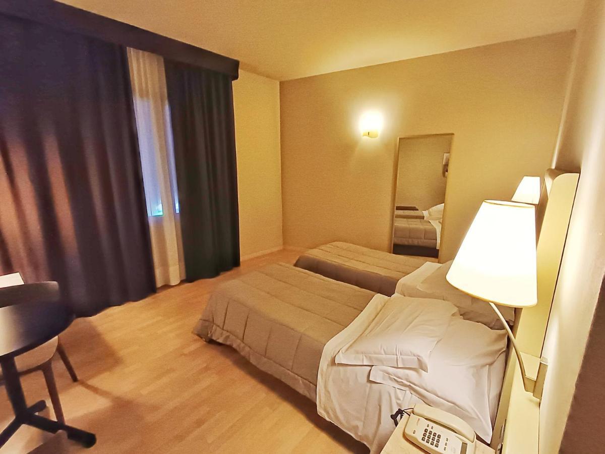 Hotel Corallo Ріміні Екстер'єр фото