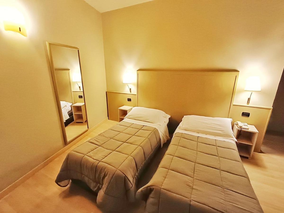 Hotel Corallo Ріміні Екстер'єр фото